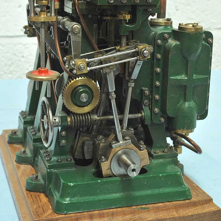 Triple expansion engine