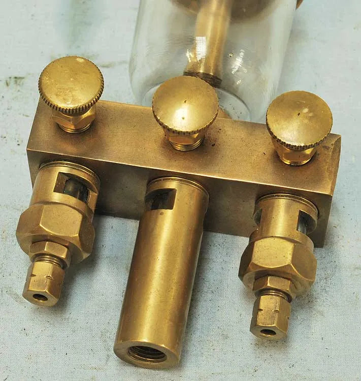 Three branch sight feed lubricator