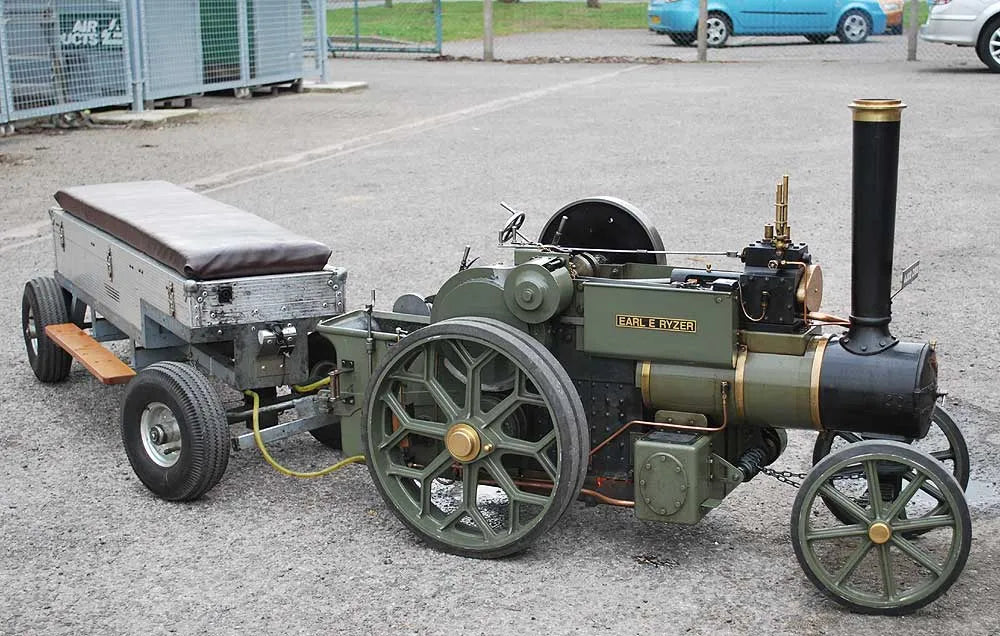 Maxitrak Aveling traction engine
