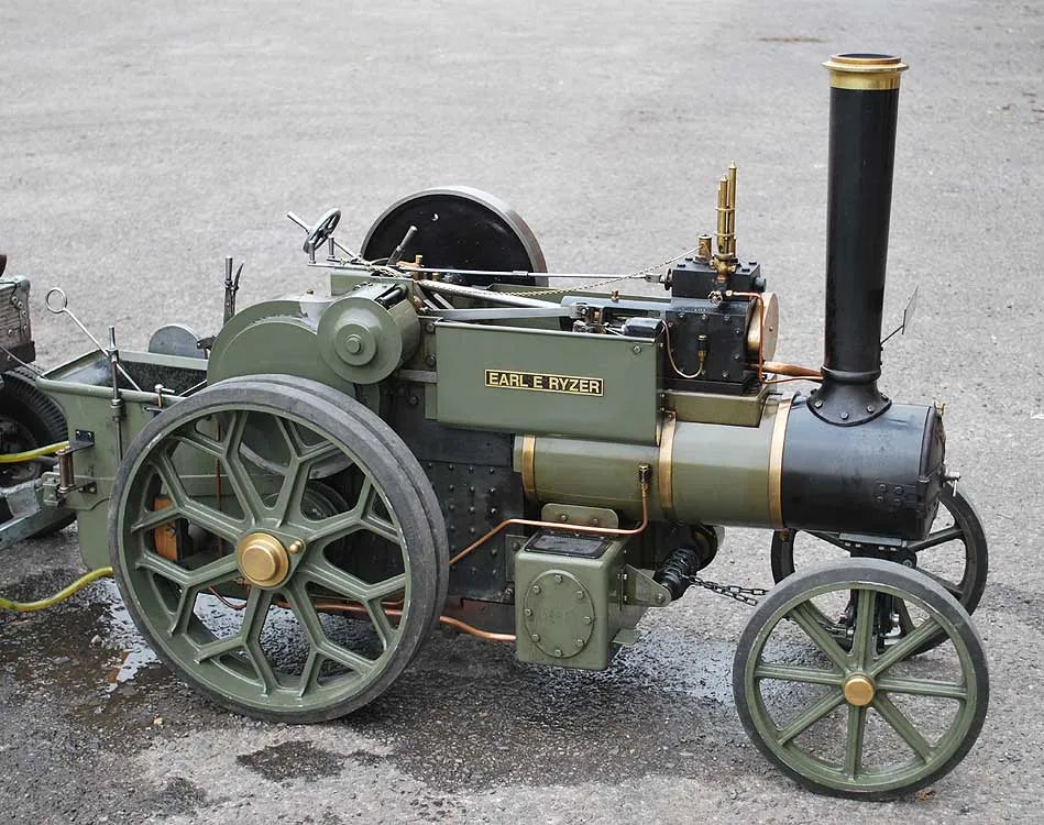 Maxitrak Aveling traction engine