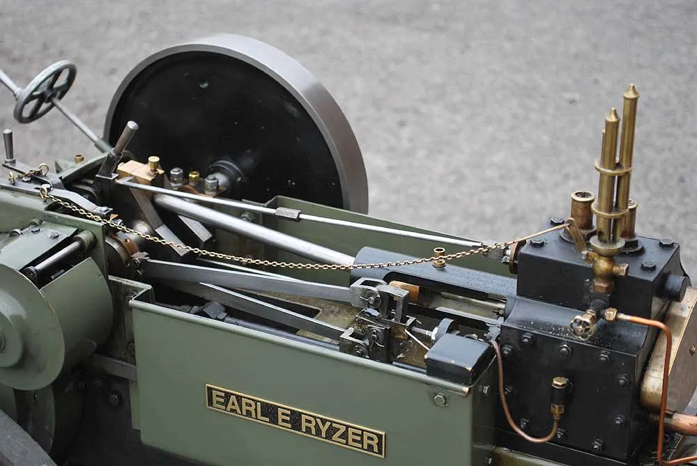 Maxitrak Aveling traction engine