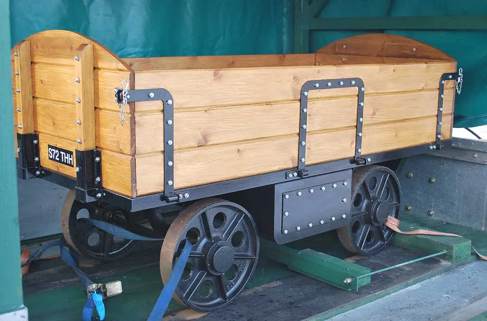 4 inch scale Garrett traction engine c/w trailers