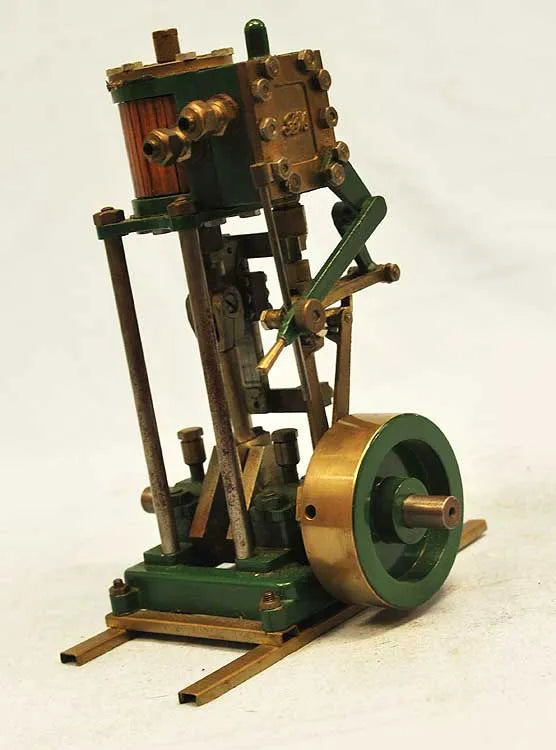 Small vertical engine with reversing gear