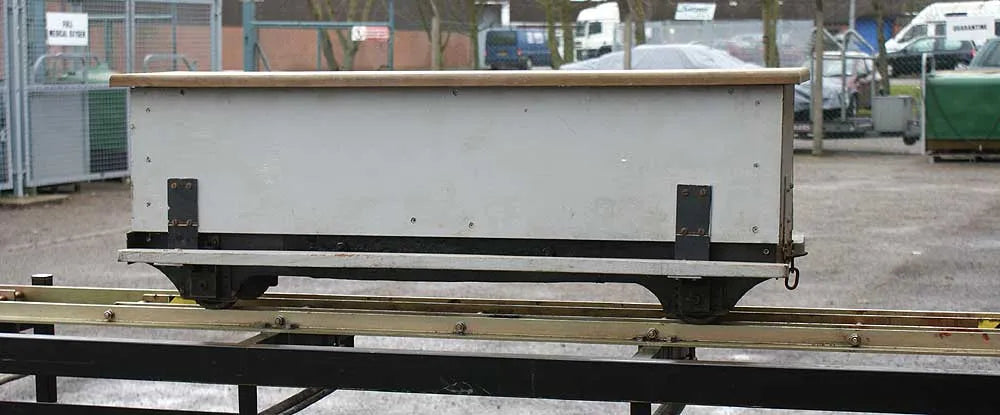 Four wheel ground level driving truck