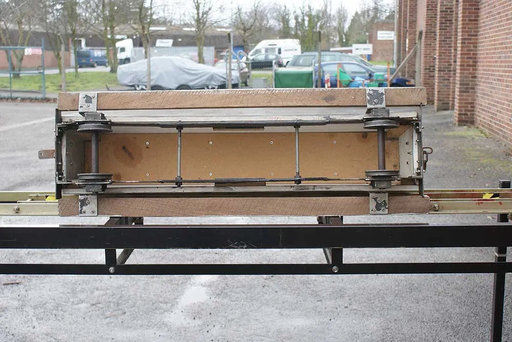 Four wheel ground level driving truck
