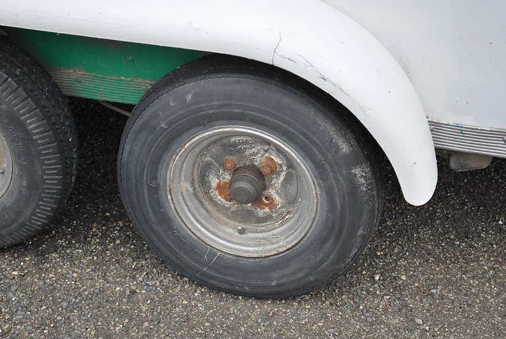 Four wheel box trailer
