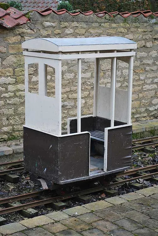 Two seat closed Emmett-style coach