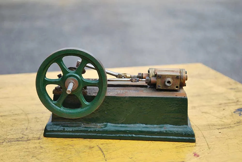 Small horizontal mill engine