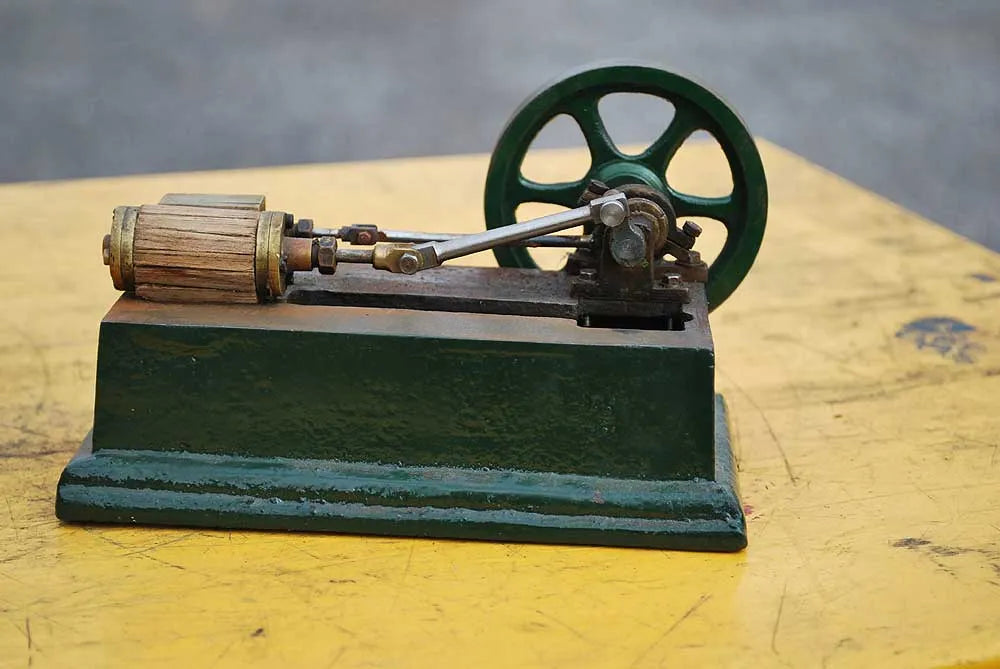 Small horizontal mill engine
