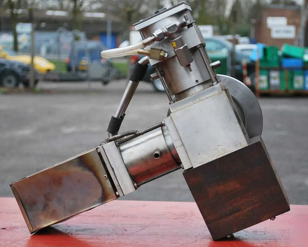 Large pressurised hot air engine