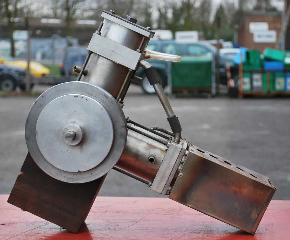 Large pressurised hot air engine