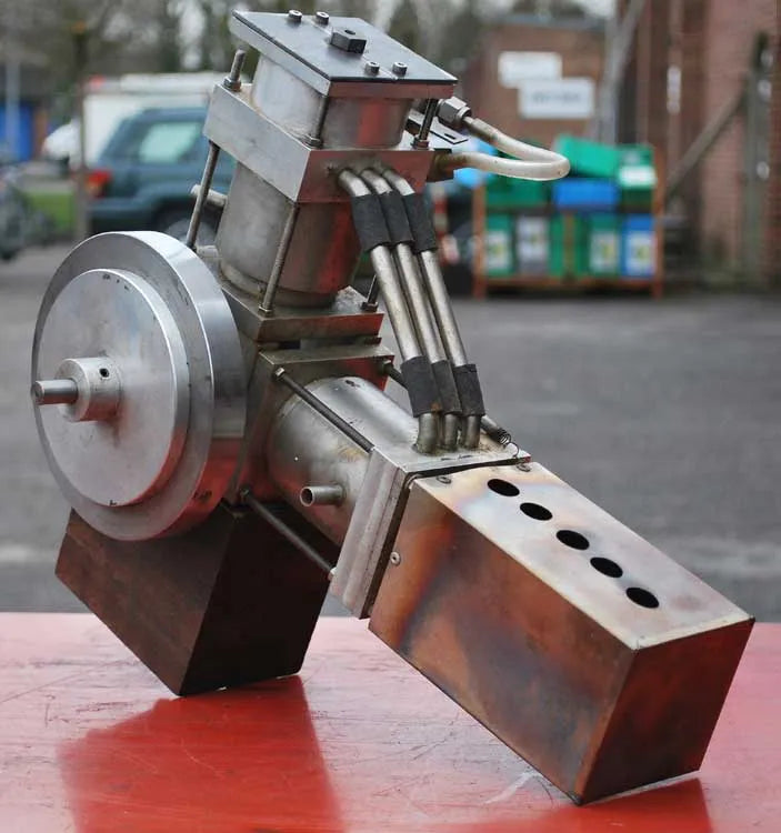 Large pressurised hot air engine