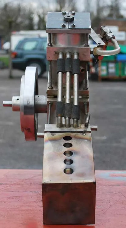 Large pressurised hot air engine