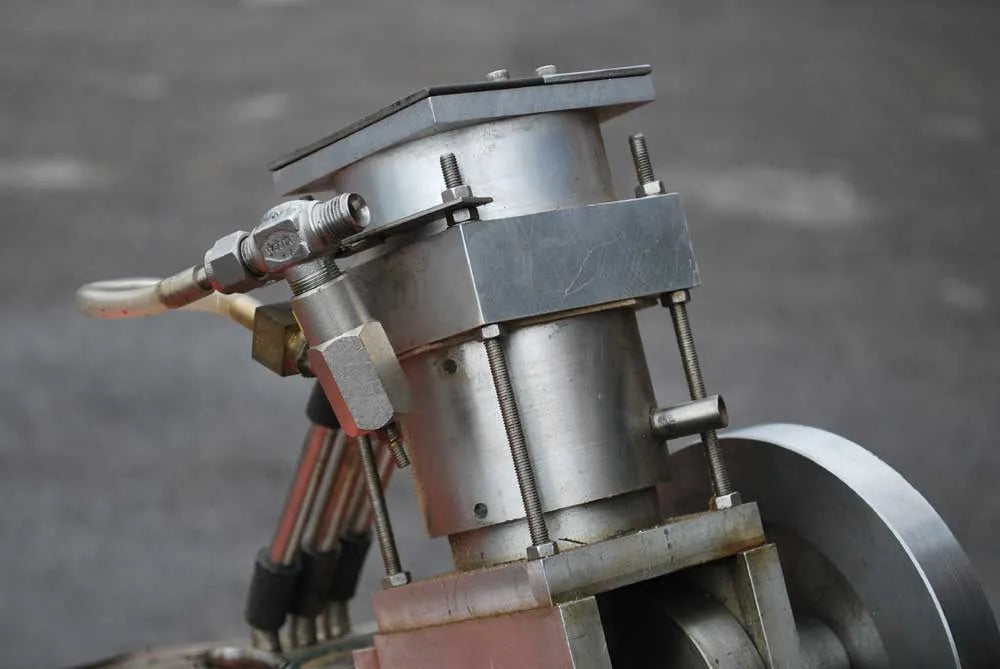 Large pressurised hot air engine