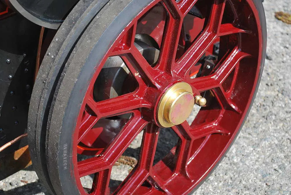 Maxitrak Aveling traction engine