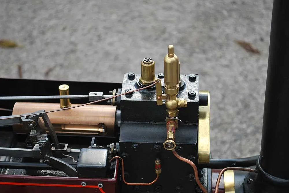 Maxitrak Aveling traction engine