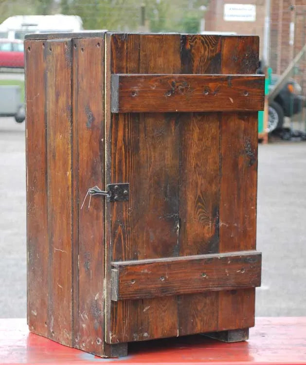 Victorian vertical engine with reversing gear