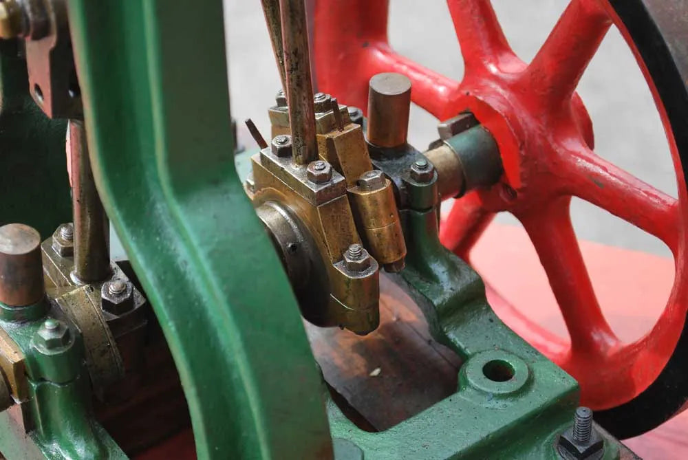 Victorian vertical engine with reversing gear