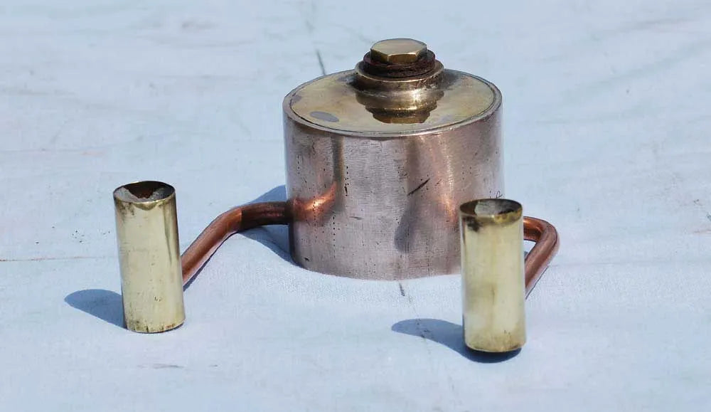 Twin cylinder hot air engine
