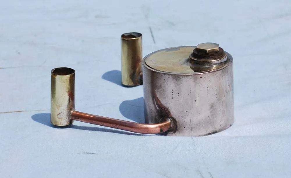 Twin cylinder hot air engine