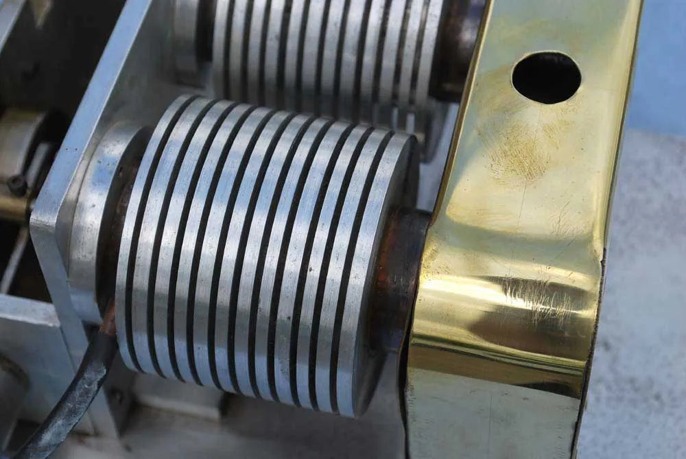 Twin cylinder hot air engine