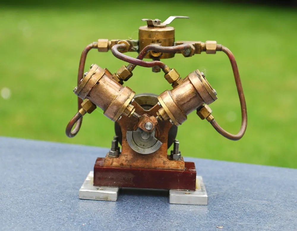 Blackgates V-twin oscillating engine with reversing gear