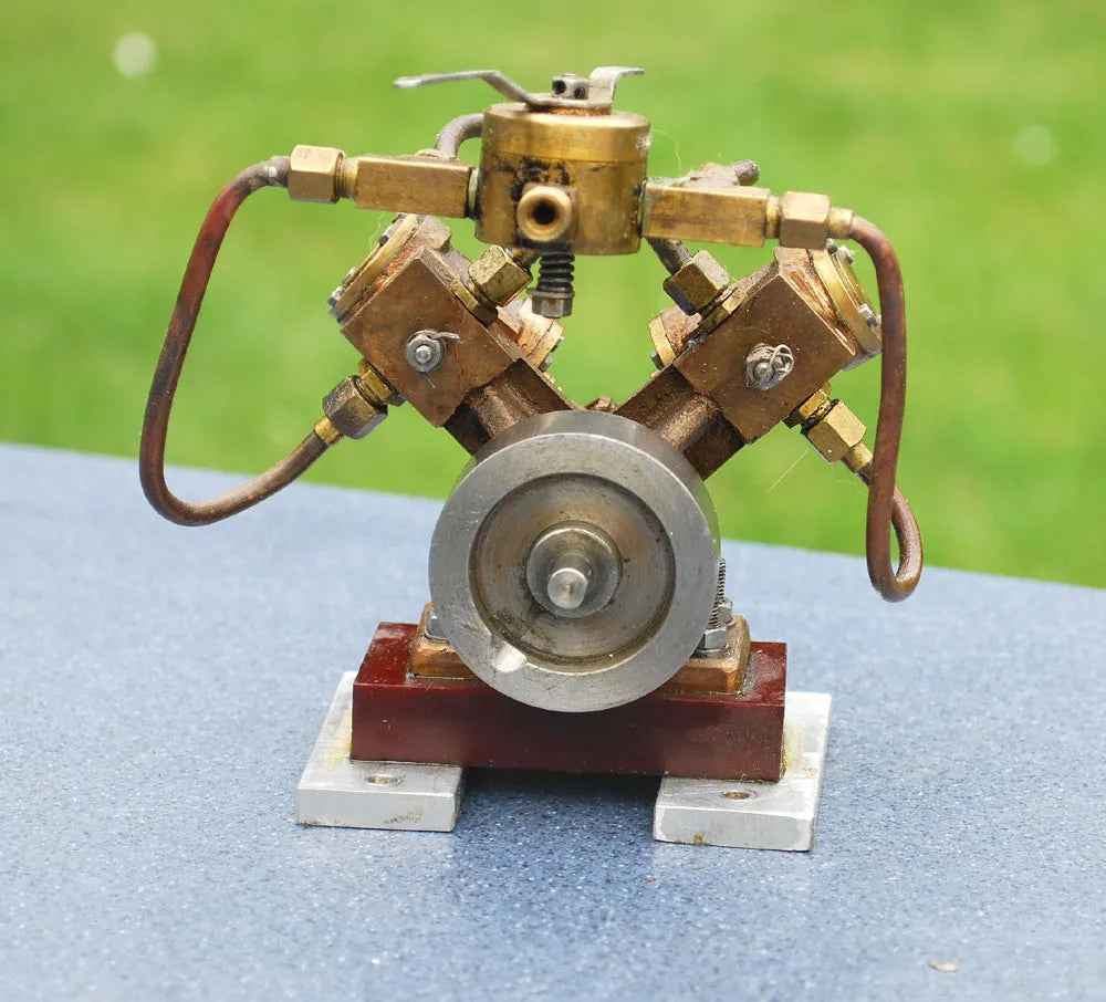 Blackgates V-twin oscillating engine with reversing gear