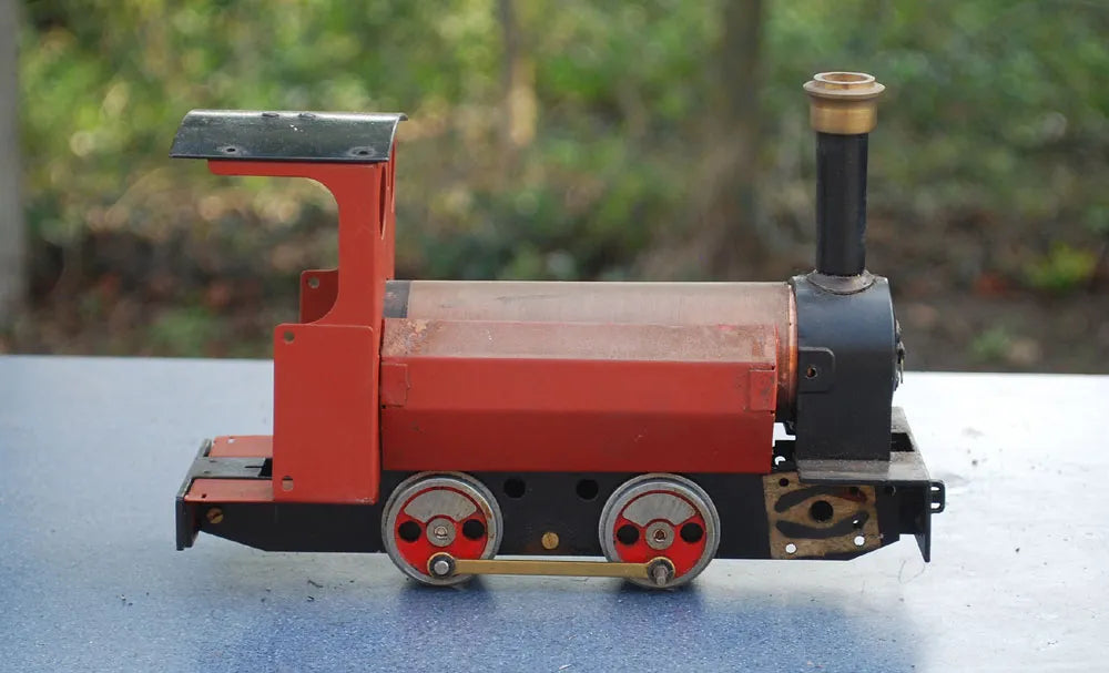 Mamod locomotive, trucks and track