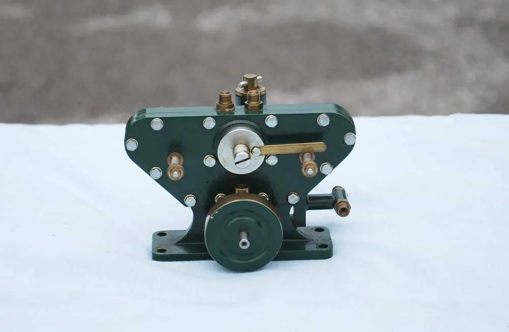 Maxwell Hemmens V-twin oscillating engine