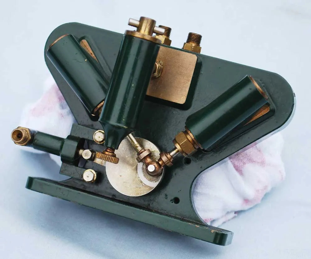 Maxwell Hemmens V-twin oscillating engine