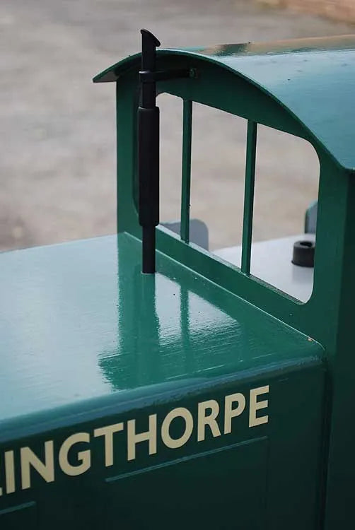 5 inch gauge battery-electric shunter with driving truck