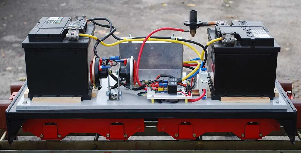 5 inch gauge battery-electric shunter with driving truck