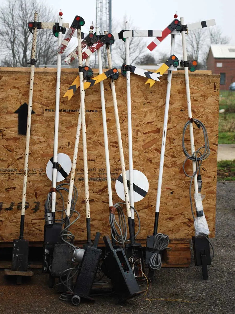 Set garden railway signals