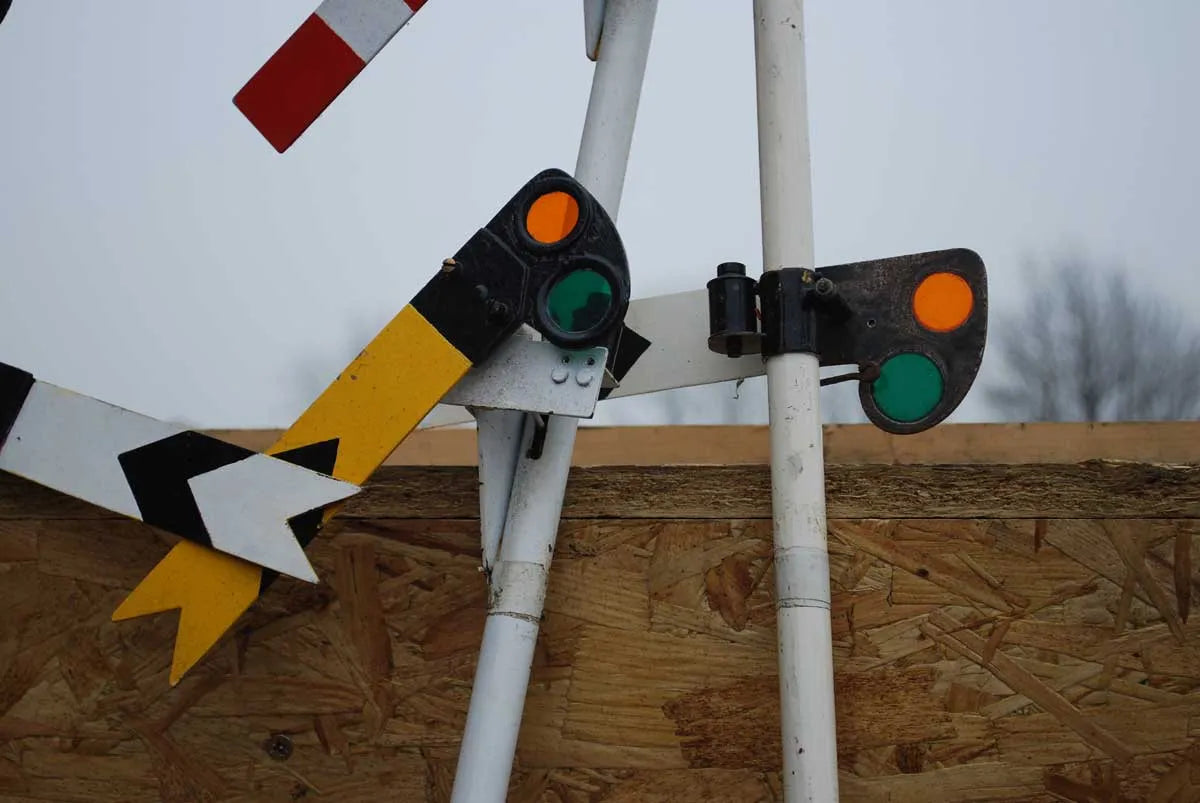 Set garden railway signals