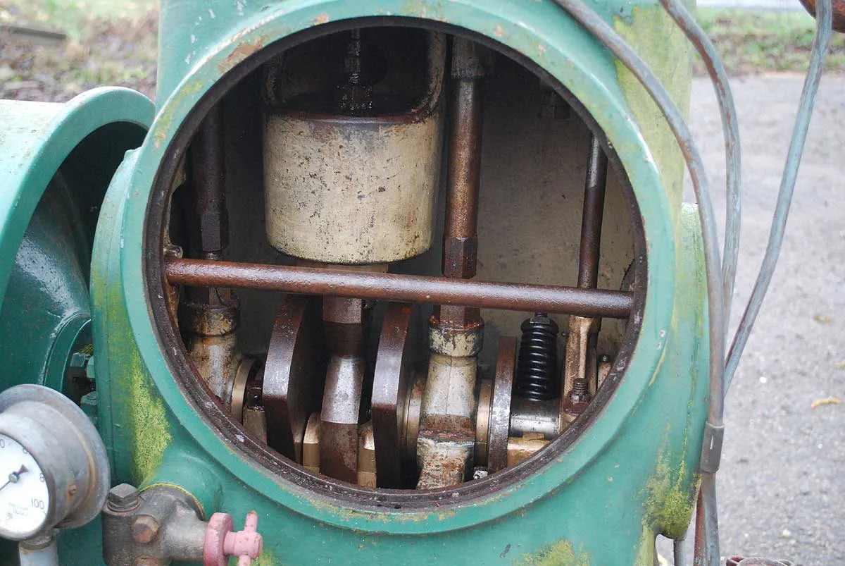 Sissons stationary engine