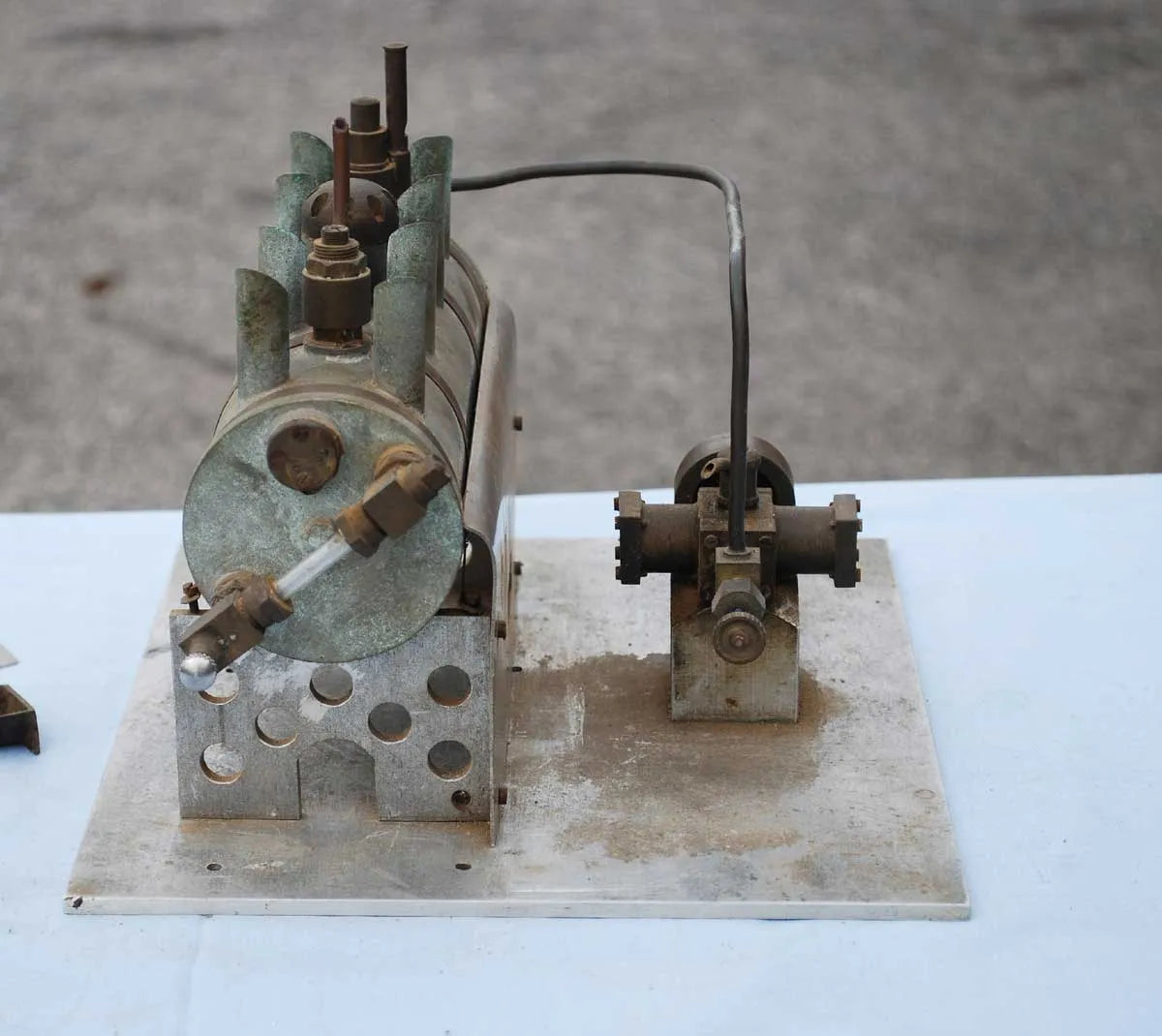 V-twin engine with vertical tube boiler