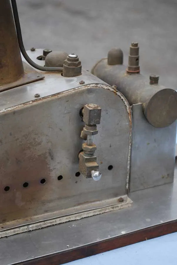 V-twin engine with horizontal boiler