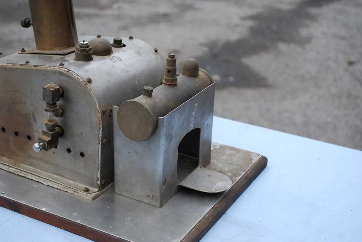 V-twin engine with horizontal boiler