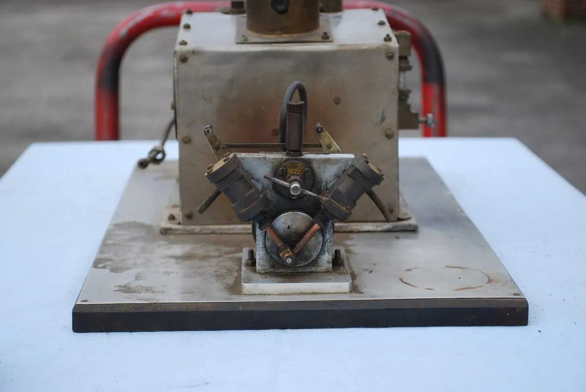 V-twin engine with horizontal boiler