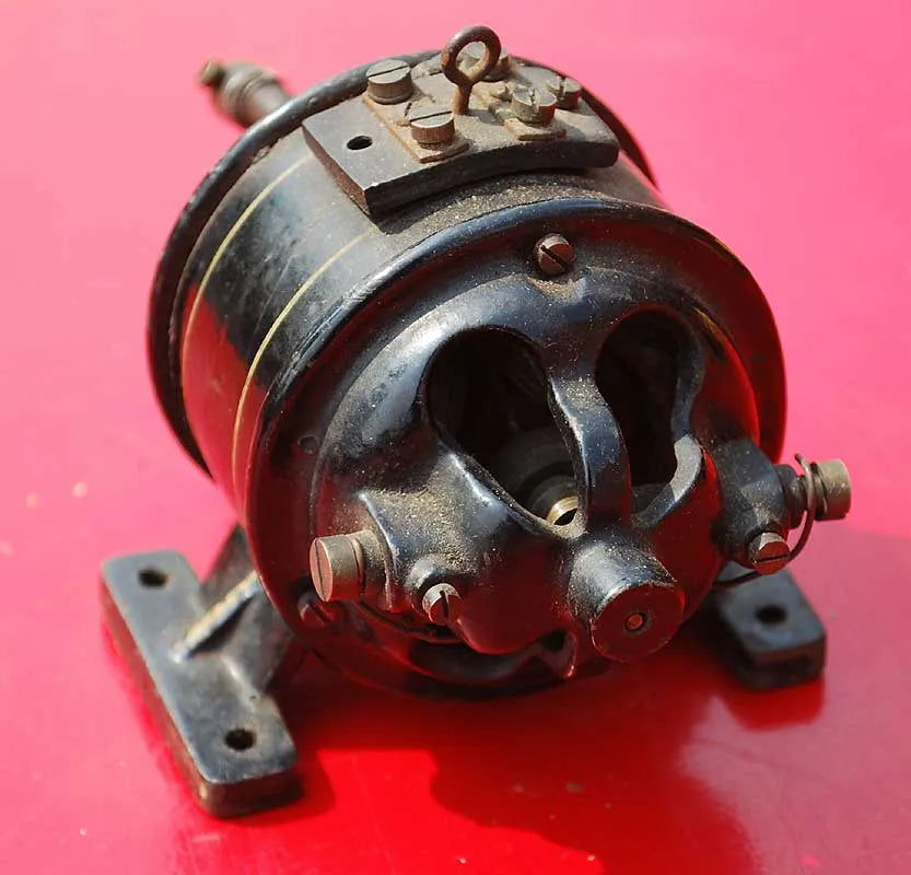 Small dynamo (lined casing)