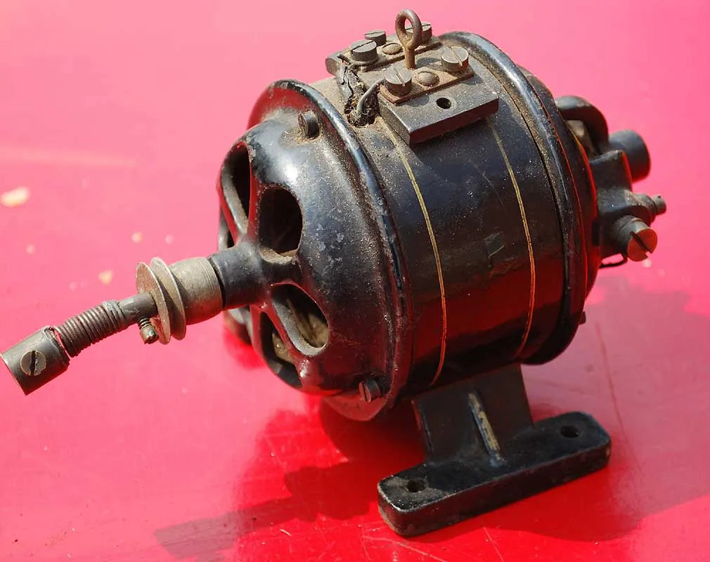 Small dynamo (lined casing)