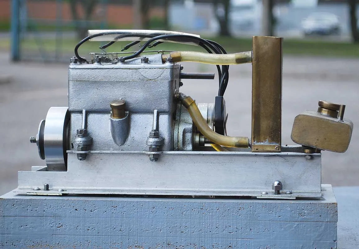 Westbury Seal 4 cylinder engine