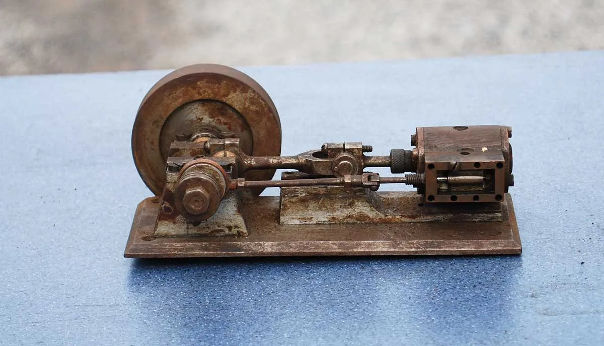 Small horizontal stationary engine