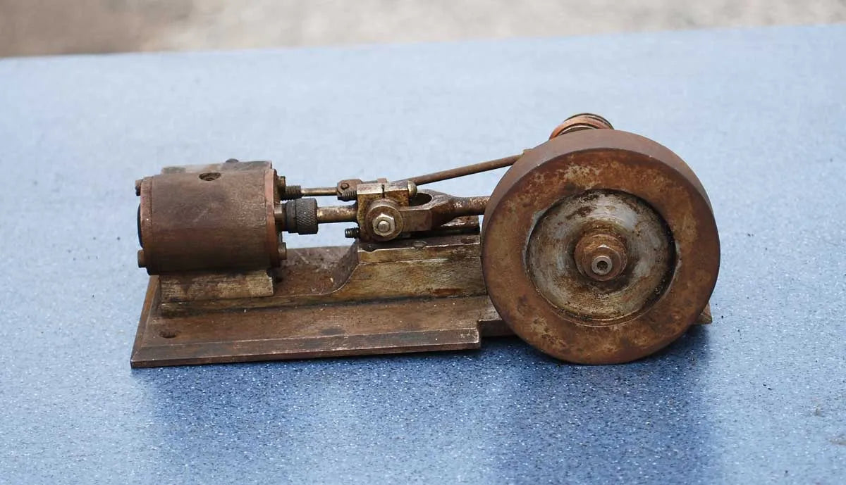 Small horizontal stationary engine