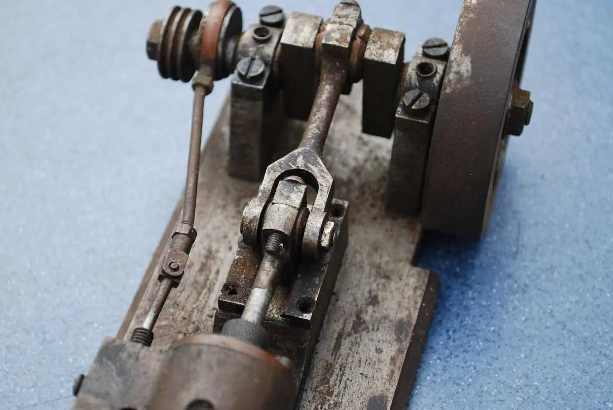 Small horizontal stationary engine