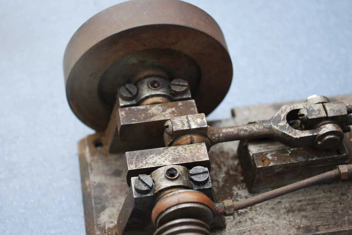 Small horizontal stationary engine