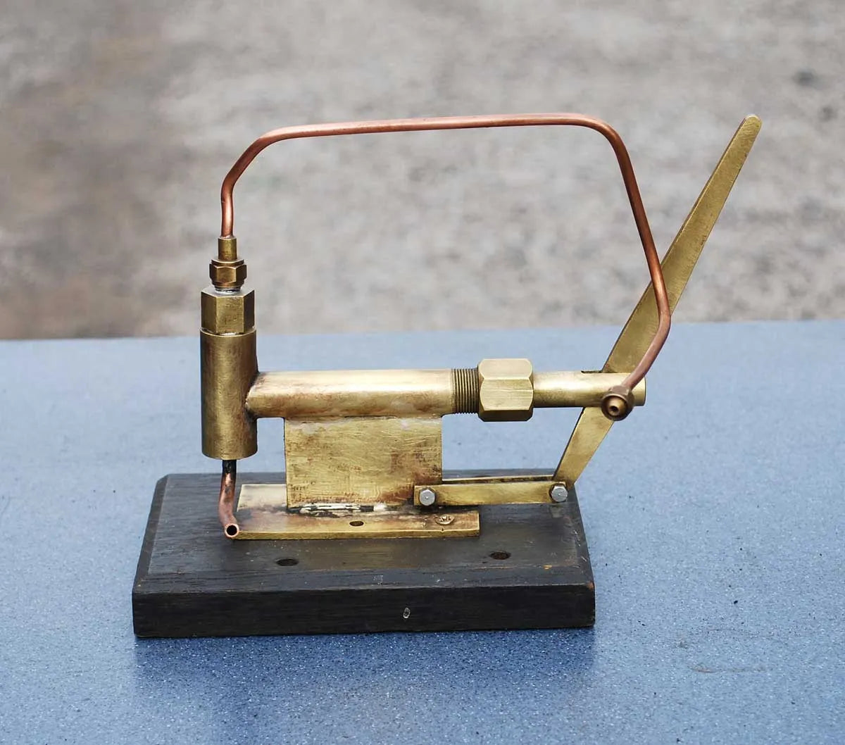 Hand pump