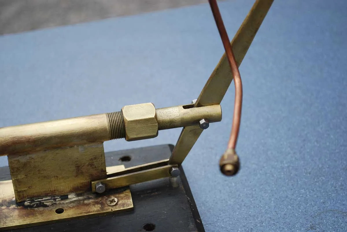Hand pump
