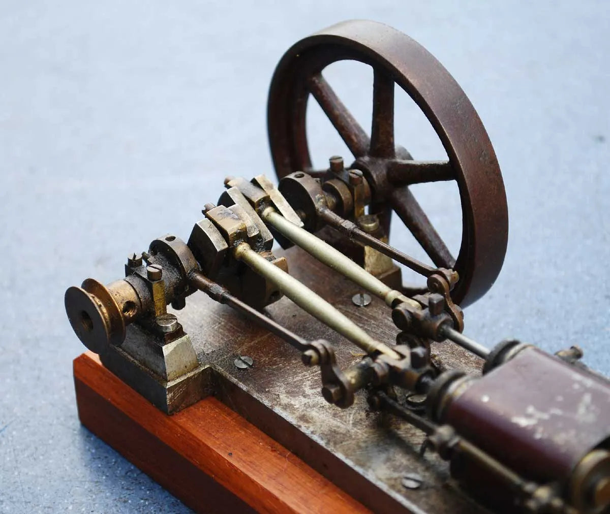 Small twin cylinder stationary engine