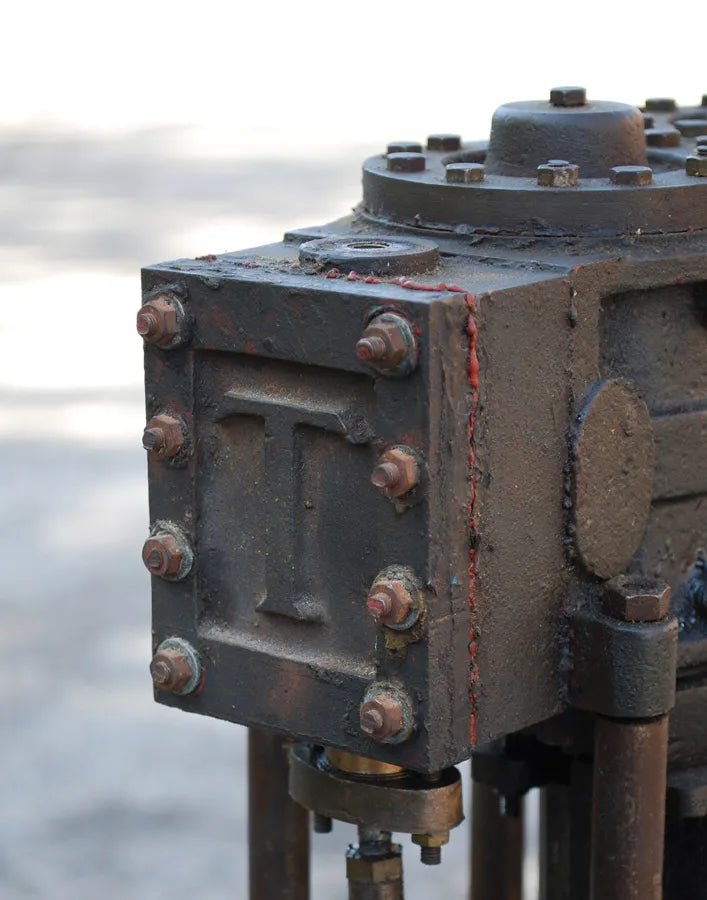 Twin cylinder launch engine